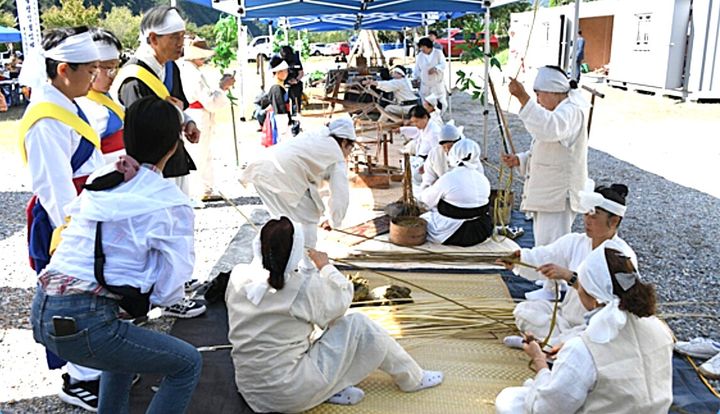 [평창=뉴시스] 방림삼베민속 공개 행사. (사진=평창군 제공) 2026.08.26. photo@newsis.com *재판매 및 DB 금지