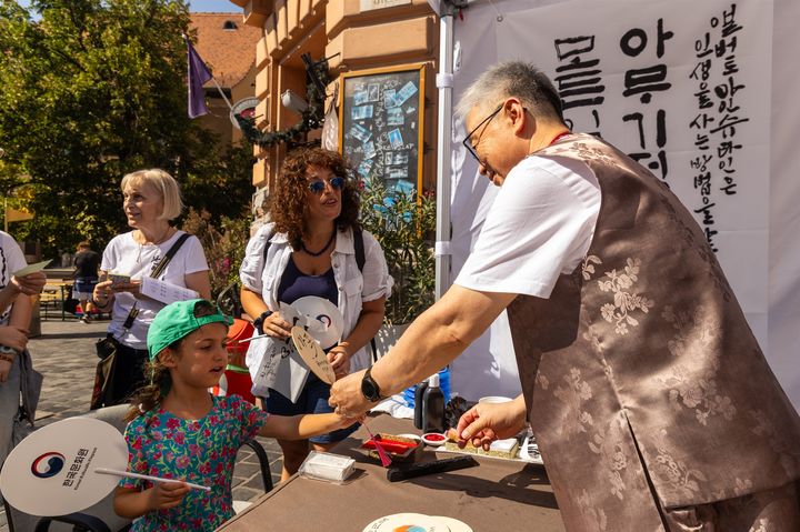 지난 20~23일 헝가리 부다페스트 부다성에서 열린 '2026 헝가리 국가민속유산축제' 한국 부스 모습. (사진=주헝가리한국문화원 제공) *재판매 및 DB 금지