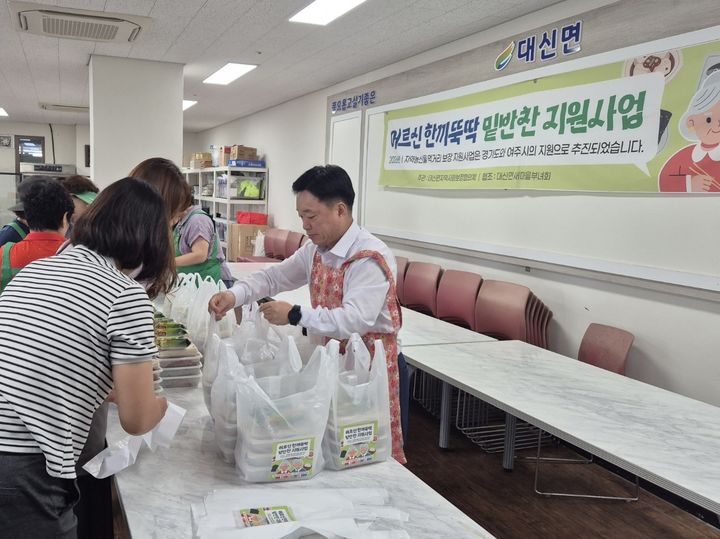 [여주=뉴시스] 대신면의 어르신 밑반찬 지원 사업(사진=여주시 제공) 2026. 08. 26. photo@newsis.com *재판매 및 DB 금지