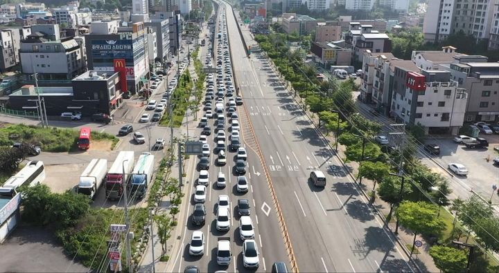[당진=뉴시스] 지난 5월 출·퇴근 시간대 국도 32호선 당진 도심지에서 서산 방향 구간이 정체를 빚고 있다. (사진=당진시 제공) 2026.08.26. photo@newsis.com *재판매 및 DB 금지