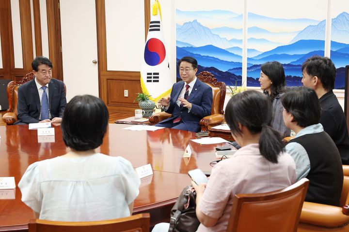 [서울=뉴시스]조정식 국회의장은 26일 오후 국회에서 'K-콘텐츠 정당한 보상을 위한 창작자 연대 면담'을 진행했다. (사진=국회의장실 제공) 2026.08.26. photo@newsis.com *재판매 및 DB 금지