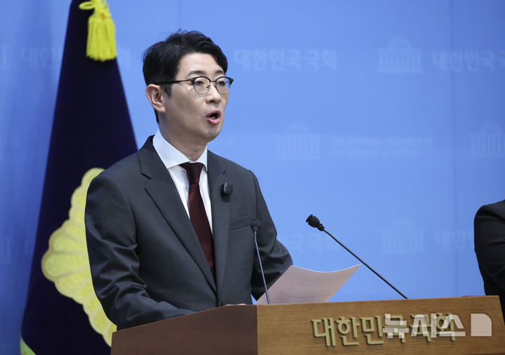 [서울=뉴시스] 김근수 기자 = 주진우 국민의힘 의원이 26일 오전 서울 여의도 국회 소통관에서 선거관리위원회 득표 조작 의혹 관련 기자회견을 하고 있다. 2026.08.26. ks@newsis.com