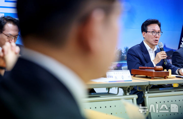 경북 최고위원회의서 발언하는 김민석 대표