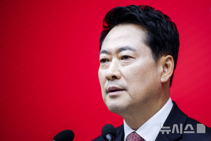 [서울=뉴시스] 정병혁 기자 = 장동혁 국민의힘 대표가 26일 서울 영등포구 국민의힘 중앙당사에서 취임 1주년 기자회견을 하고 있다. 2026.08.26. jhope@newsis.com