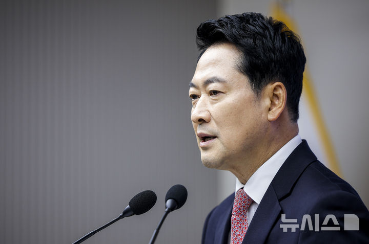 [서울=뉴시스] 정병혁 기자 = 장동혁 국민의힘 대표가 26일 서울 영등포구 국민의힘 중앙당사에서 취임 1주년 기자회견을 하고 있다. 2026.08.26. jhope@newsis.com