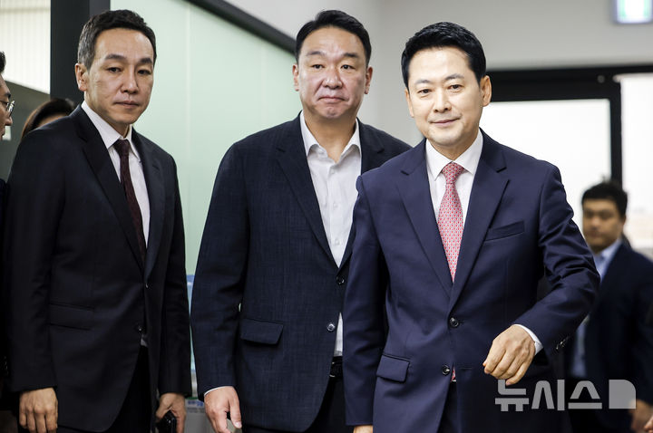 [서울=뉴시스] 정병혁 기자 = 장동혁 국민의힘 대표가 26일 서울 영등포구 국민의힘 중앙당사에서 열린 취임 1주년 기자회견에 참석하고 있다. 2026.08.26. jhope@newsis.com
