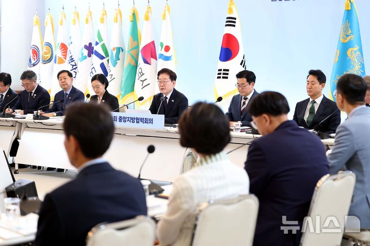 [서울=뉴시스] 조성봉 기자 = 이재명 대통령이 26일 청와대에서 열린 제10회 중앙지방협력회의에서 발언하고 있다. (청와대통신사진기자단) 2026.08.26. suncho21@newsis.com