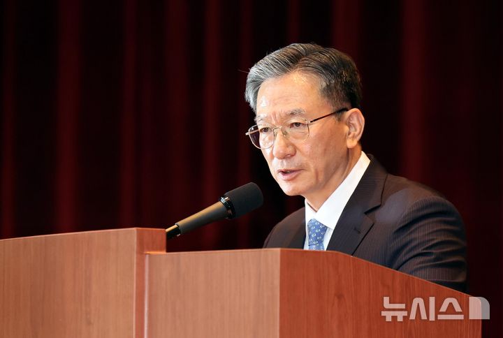 [과천=뉴시스] 김금보 기자 = 정성호 법무부 장관이 26일 오후 경기 과천시 정부과천청사에서 열린 이임식에서 이임사를 하고 있다. 2026.08.26. kgb@newsis.com
