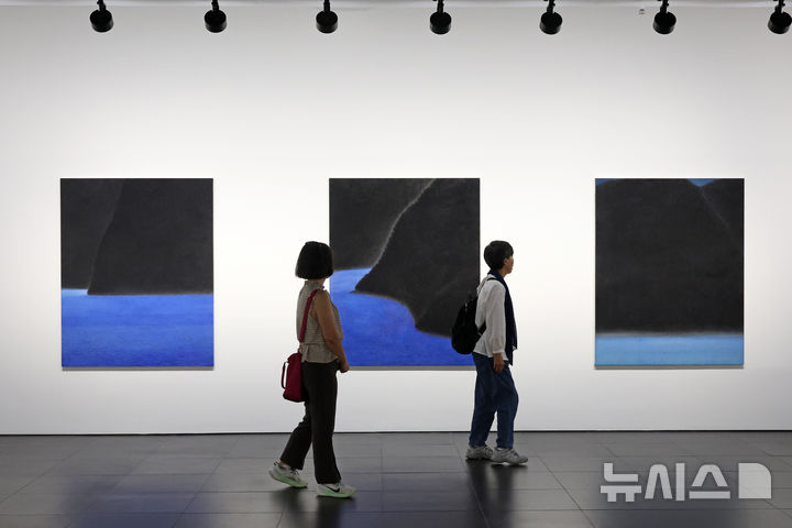 [서울=뉴시스] 박진희 기자 = 갤러리현대 김보희 작가의 개인전 'TOWARD: There Was Light' 전경. 2026.08.26. pak7130@newsis.com