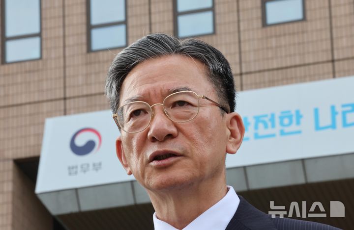 법무부 떠나는 정성호…"李 '공소취소' 부담에? 1도 관련 없어"(종합)