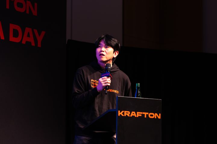 [서울=뉴시스] 장태석 펍지 IP 프랜차이즈 총괄은 26일(현지 시간) 독일 쾰른에서 열린 세계 최대 게임쇼 '게임스컴 2026'에 참가했다. (사진=크래프톤 제공) *재판매 및 DB 금지