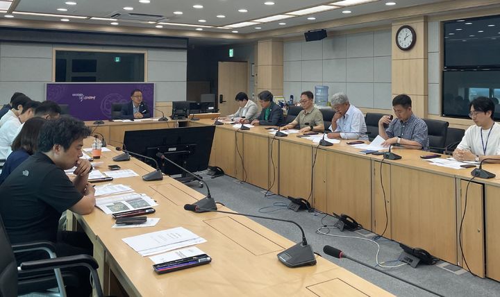 [부여=뉴시스] 조명휘 기자 = 부여군 제72회 백제문화제 민관 상권 협력회의가 26일 군청 재난상황실에서 열리고 있다. (사진= 부여군 제공) 2026.08.27. photo@newsis.com&nbsp; *재판매 및 DB 금지