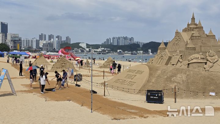 [포항=뉴시스] 송종욱 기자 = 포항 영일대해수욕장 전경. 2026.08.27. sjw@newsis.com