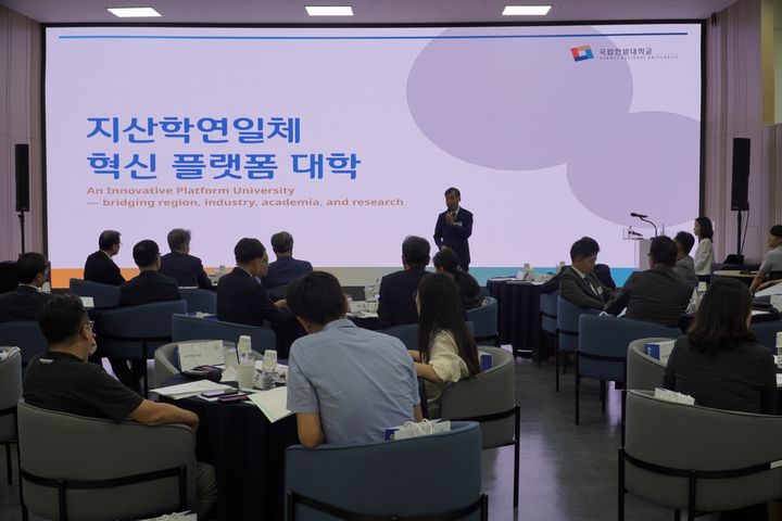 [대전=뉴시스] '혜윰나잇'에서 인사말을 하는 국립한밭대 오용준 총장. (사진=국립한밭대 제공) 2026.08.27. photo@newsis.com *재판매 및 DB 금지