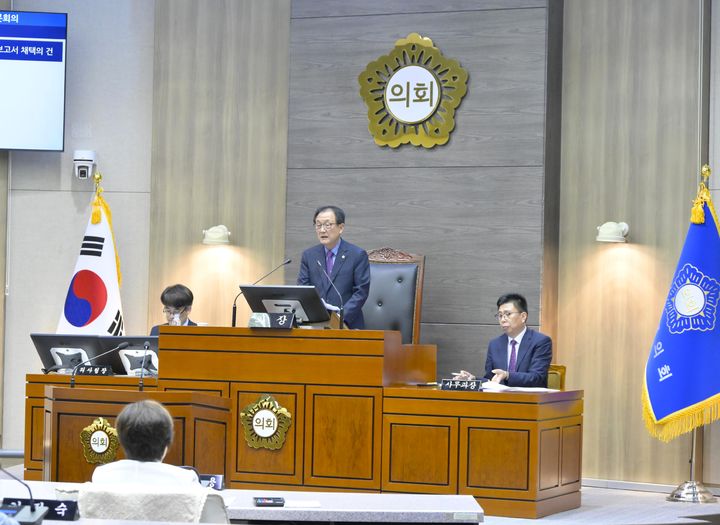 [순창=뉴시스] 27일 열린 순창군의회의 제305회 임시회 제2차 본회의, 오수환 의장이 회의를 진행하고 있다. *재판매 및 DB 금지