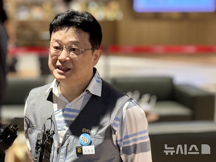 [서울=뉴시스] 권민지 기자 = 김영일 스타필드 마켓 월계점 점장. 2026.08.27. ming@newsis.com