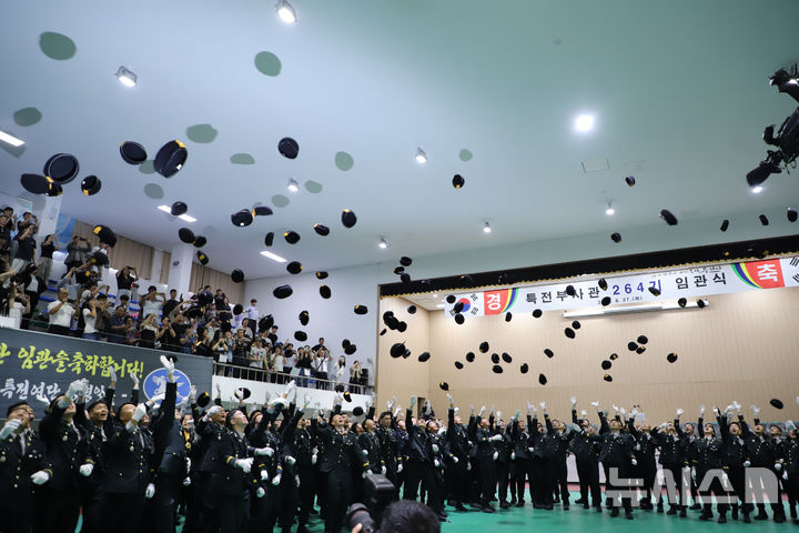 [경기광주=뉴시스] 육군 특수전학교에서 특전부사관 164명이 임관했다 (사진=육군특수전학교 제공) 2026.08.27.photo@newsis.com