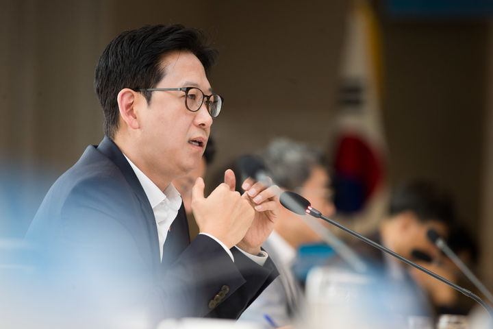 [서울=뉴시스]배경훈 부총리 겸 과학기술정보통신부 장관이 27일 오전 서울 중구 프레지던트호텔에서 열린 '제2차 과학기술 인공지능 미래전략회의' 에서 발언을 하고 있다. (사진=과기정통부 제공) *재판매 및 DB 금지