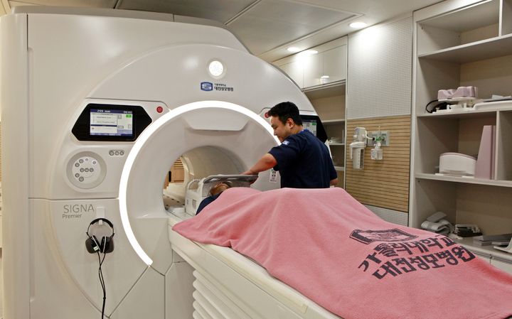 [대전=뉴시스] 가톨릭대 대전성모병원이 고성능 MRI와 첨단 AI 영상 기술이 결합된 MRI 장비인 '시그나 프리미어'를 도입했다.(사진=대전성모병원 제공) 2026.08.27. photo@newsis.com *재판매 및 DB 금지