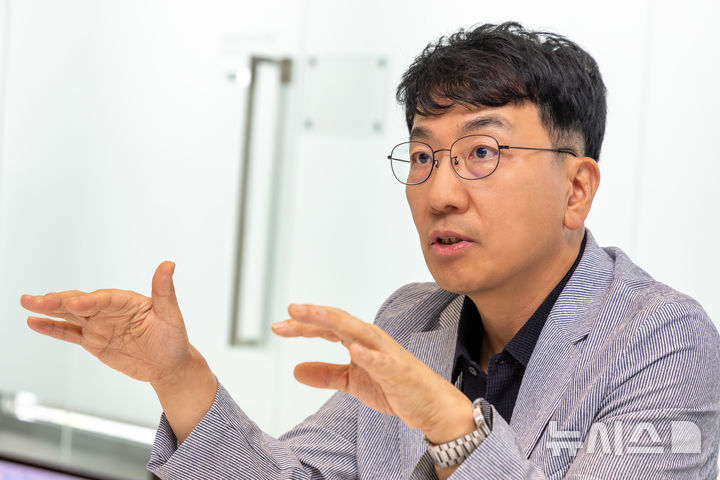 [서울=뉴시스]정찬호 KT IT전략본부장(상무)이 지난 26일 서울 광화문 KT 사옥에서 뉴시스와 만나 KT의 '넥스트 IT(Next IT)'에 대해 설명하고 있다. (사진=KT 제공)