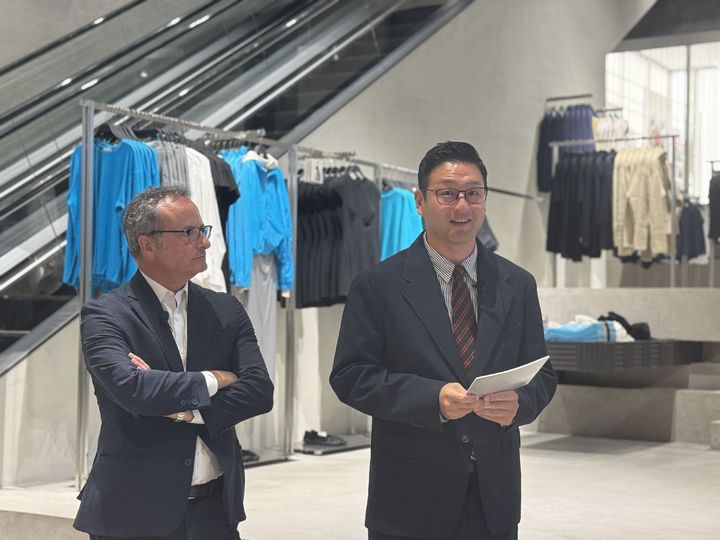 [서울=뉴시스] 송재용(오른쪽) 인디텍스 한국·일본 총괄 사장과 라울 에스트라데라 인디텍스 그룹 최고커뮤니케이션책임자. (사진=동효정 기자) 2026.08.27. vivid@newsis.com *재판매 및 DB 금지