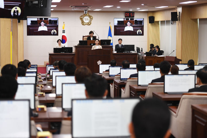 [청주=뉴시스] 27일 충북 청주시의회 제105회 임시회 제1차 본회의. (사진=청주시의회 제공) *재판매 및 DB 금지