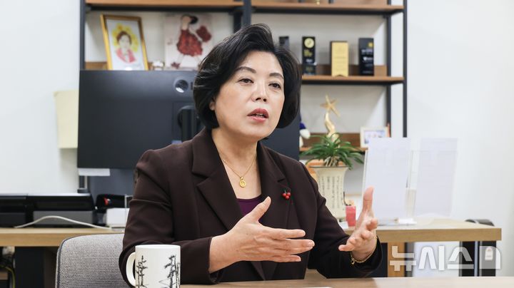 [과천=뉴시스] 신계용 시장이 과천지식정보타운 과천대로변 방음시설 설치를 둘러싼 주민 갈등과 관련해 LH 및 관계 부처와 협의를 지속하겠다"고 말하고 있다.(사진=과천시 제공). 2026.08.27. photo@newsis.com
