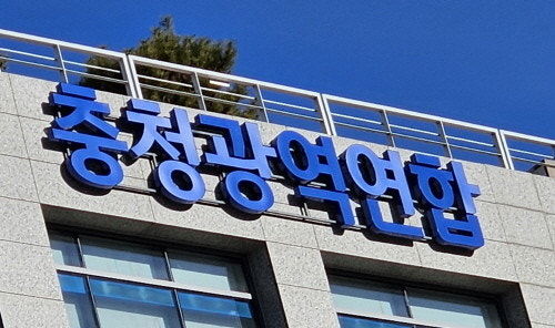 [대전=뉴시스]충청광역연합이 국토교통부를 방문해 충청권 메가시티 완성 및 초광역 단일 경제 생활권 구축을 위한 핵심 도로·철도 사업의 국가 계획 반영을 건의했다. 2026.08.27 photo@newsis.com *재판매 및 DB 금지