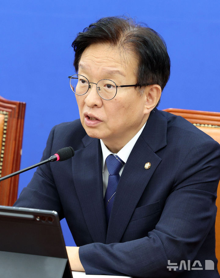 정책조정회의 발언하는 권칠승 더불어민주당 정책위의장