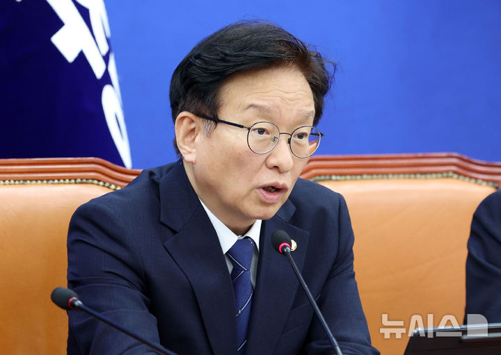 정책조정회의 발언하는 권칠승 더불어민주당 정책위의장