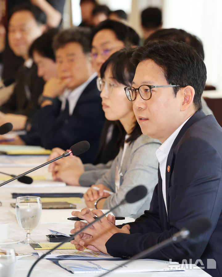 제2차 과학기술·인공지능 미래전략회의 인사말하는 배경훈 부총리