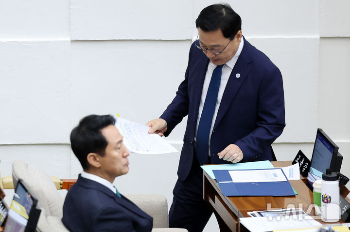 답변 마친 정근식 서울시교육감