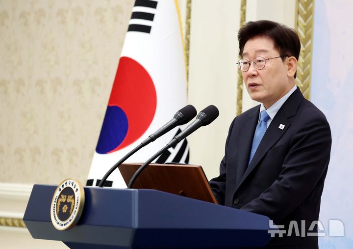 [서울=뉴시스] 김진아 기자= 이재명 대통령이 27일 청와대에서 열린 시장·군수·구청장 초청 오찬 간담회에서 발언을 하고 있다. 2026.08.27. bluesoda@newsis.com