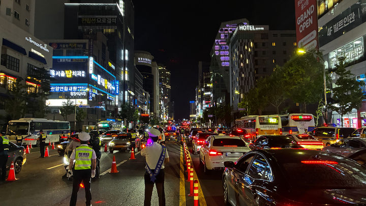 [울산=뉴시스] 울산경찰청이 지역 주요 도로에서 가시적·홍보형 음주운전 집중단속을 벌이고 있다. (사진=울산경찰청 제공) 2026.08.28. photo@newsis.com *재판매 및 DB 금지
