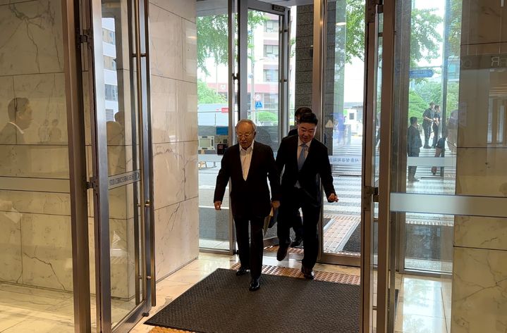 [서울=뉴시스] 김민성 기자 = 손경식 한국경영자총협회장이 28일 오전 서울 중구 대한상공회의소에서 열린 경제 협·단체 규제합리화 간담회에 참석하기 위해 이동하고 있다. 2026.08.28. *재판매 및 DB 금지