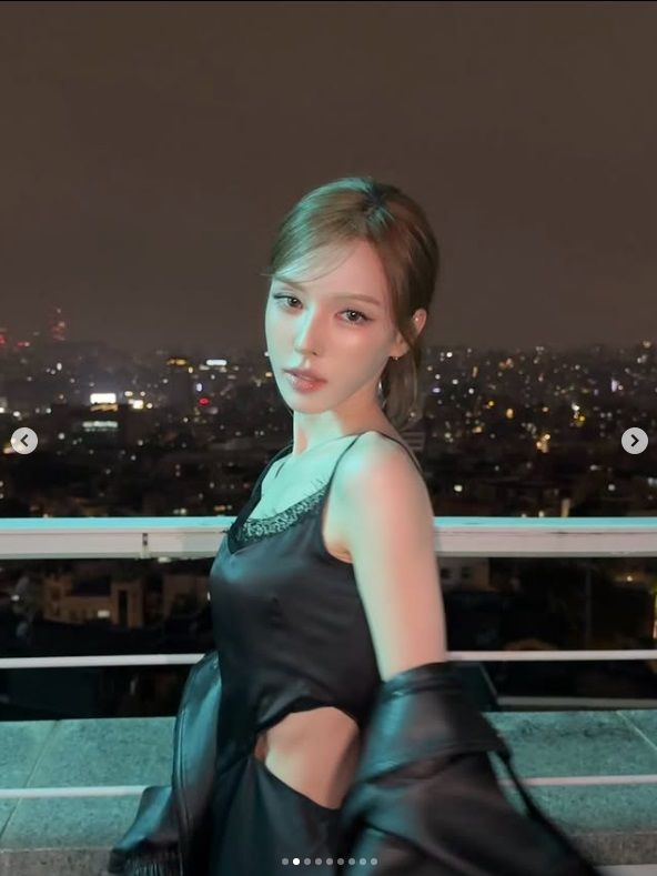[서울=뉴시스] 그룹 레드벨벳 웬디(32)가 지난 27일 자신의 사회관계망서비스(SNS)에 옆구리 부분이 트인 슬립 원피스를 입은 근황 사진을 공개했다. (사진=웬디 인스타그램 캡처) *재판매 및 DB 금지