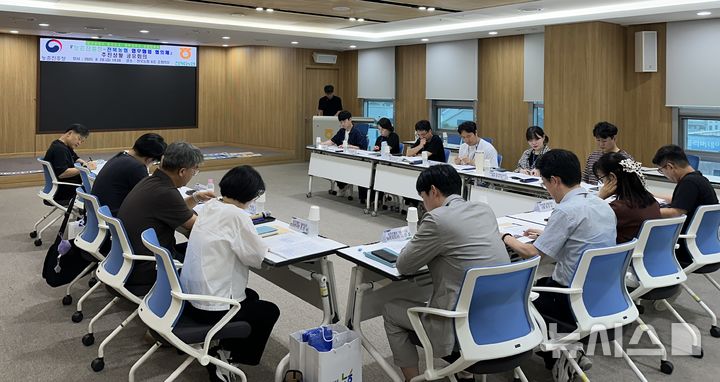 [전주=뉴시스]윤난슬 기자 = 전북농협은 28일 본부 중회의실에서 농진청과 '업무협력 협의체 추진상황 공유회의'를 열고 상반기 협력 성과를 점검하고 하반기 실행계획을 논의했다. (사진=전북농협 제공) photo@newsis.com