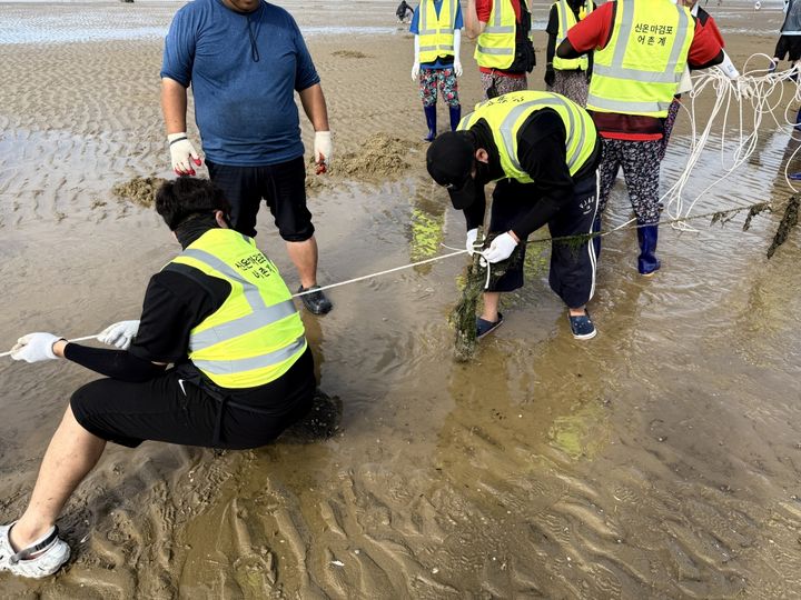 [대전=뉴시스] 농어촌 봉사활동 모습. (사진=국립한밭대 제공) 2206.08.28. photo@newsis.com *재판매 및 DB 금지