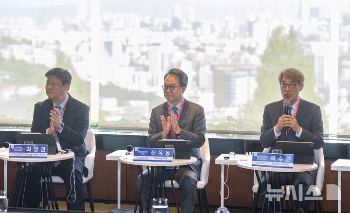 [서울=뉴시스]신한금융지주 이사회는 국내외 기관투자자들을 초청해 '이사회 라운드테이블' 미팅을 개최했다고 30일 밝혔다. (사진=신한금융 제공). 2026.08.30. photo@newsis.com 