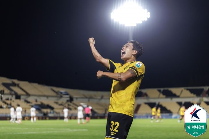 [서울=뉴시스] 프로축구 K리그2 전남드래곤즈의 추상훈. (사진=한국프로축구연맹 제공) 2026.08.28. photo@newsis.com *재판매 및 DB 금지
