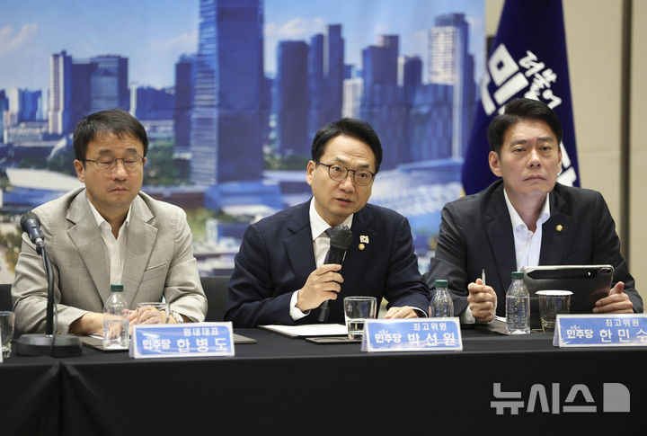 [인천=뉴시스] 고범준 기자 = 박선원 더불어민주당 최고위원이 지난달 28일 오전 인천 영종구 인스파이어 호텔 볼룸홀에서 열린 최고위원회의에서 발언하고 있다. 2026.08.28. bjko@newsis.com