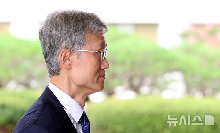 [서울=뉴시스] 이영환 기자 =조희대 대법원장이 28일 오전 서울 서초구 대법원으로 출근하고 있다. 2026.08.28. 20hwan@newsis.com