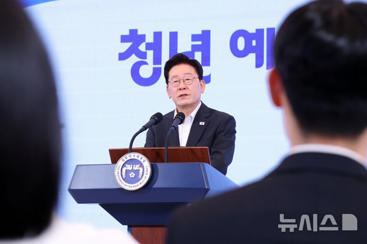 [서울=뉴시스] 조성봉 기자 = 이재명 대통령이 28일 청와대에서 열린 '청년예산 언박싱 2027' 행사에서 발언하고 있다. 2026.08.28. suncho21@newsis.com