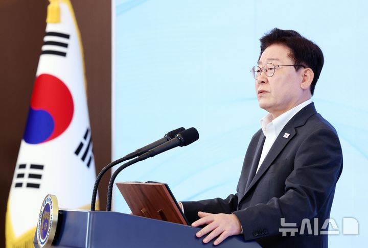 [서울=뉴시스] 조성봉 기자 = 이재명 대통령이 28일 청와대에서 열린 '청년예산 언박싱 2027' 행사에서 발언하고 있다. 2026.08.28. suncho21@newsis.com