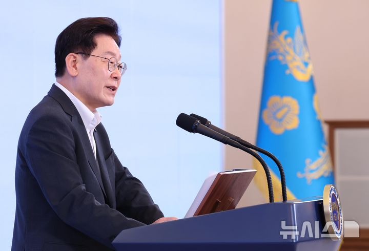 [서울=뉴시스] 조성봉 기자 = 이재명 대통령이 28일 청와대에서 열린 '청년예산 언박싱 2027' 행사에서 발언하고 있다. 2026.08.28. suncho21@newsis.com