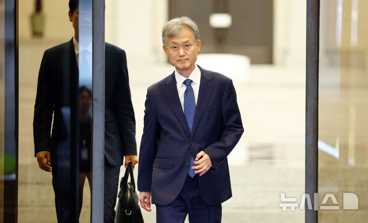 퇴근하는 조희대 대법원장