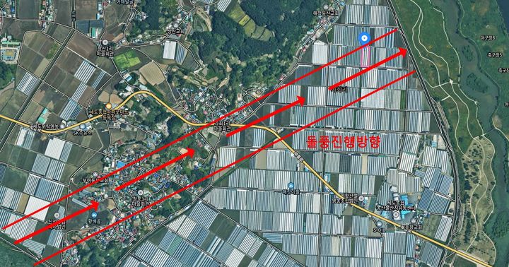 [부여=뉴시스] 충남 부여군 세도면 청포리와 가회리에 분 돌풍 방향. (사진=부여군 제공) 2026.08.29. photo@newsis.com *재판매 및 DB 금지