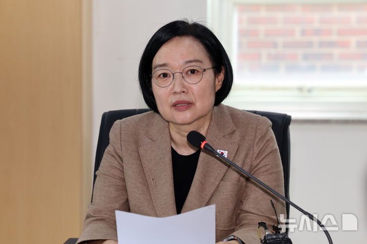 [서울=뉴시스] 김금보 기자 = 한성숙 국무총리가 29일 오전 서울 성북구 장위1동 주민센터에서 장위14 재개발 사업 관련 발언을 하고 있다. 2026.08.29. kgb@newsis.com