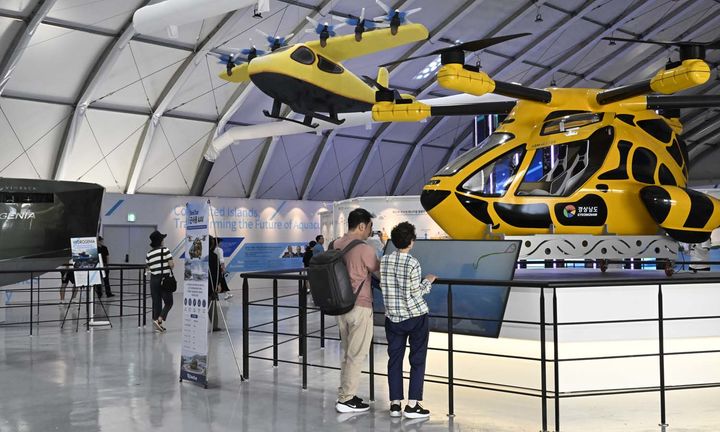 [여수=뉴시스] 양시원 기자 = 2026여수세계섬박람회 개막을 일주일여 앞둔 29일 전남광주 여수시 돌산읍 여수세계섬박람회 주행사장에서 프리뷰데이가 열려 시민들이 전시관을 둘러보고 있다. 2026.08.29. goodwrite97@newsis.com *재판매 및 DB 금지