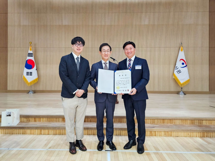 [세종=뉴시스] 한국마사회는 감사원이 주관한 '2026년 모범부서'에 선정돼 지난 28일 감사원장 표창을 수상했다고 30일 밝혔다. (사진=마사회 제공) 2026.08.30. photo@newsis.com *재판매 및 DB 금지